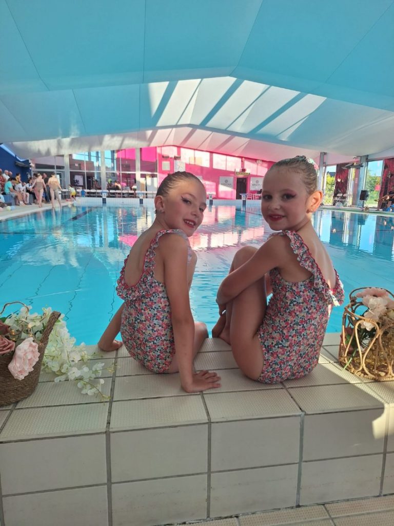 Jeunes Nageuses de Natation Artistique